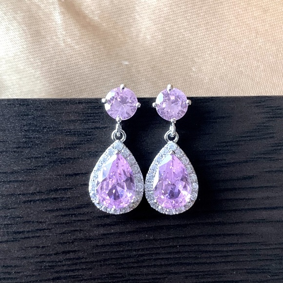 ♦️SALE♦️🌟2/$25🌟Bright Pink Crystal Zirconia Drop Earrings - Picture 7 of 12